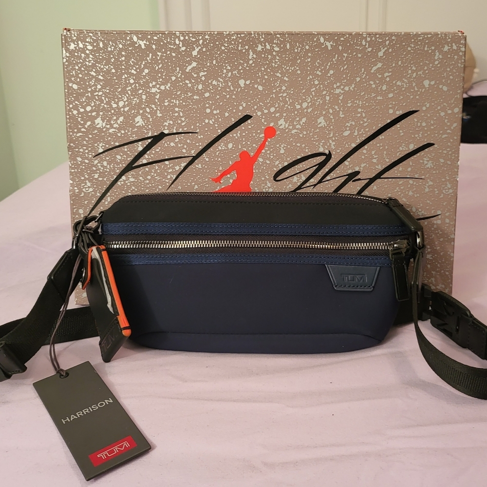 BRAND NEW WITH TAGS TUMI HARRISON DAVEN WAIST PACK - MIDNIGHT BLUE